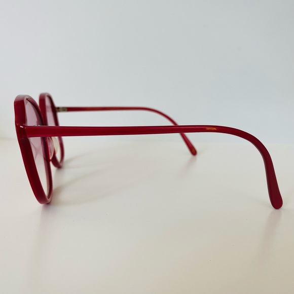 Women's Vintage Retro Red Gradient Sunglasses - Picture 7 of 9